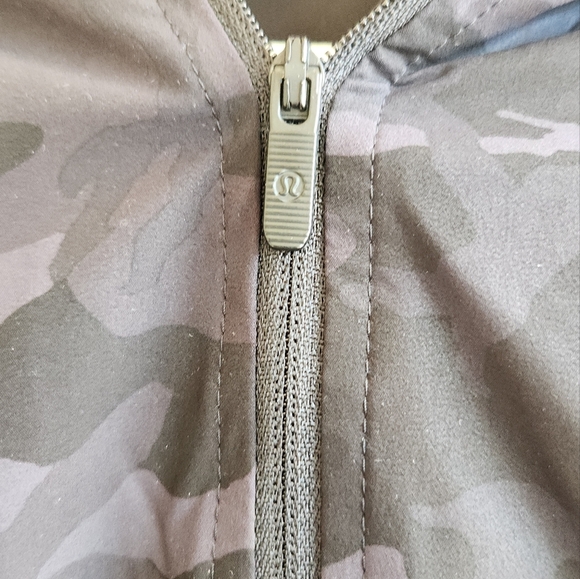 Lululemon Pack‎ It Up JacketIncognito Camo - Picture 12 of 13